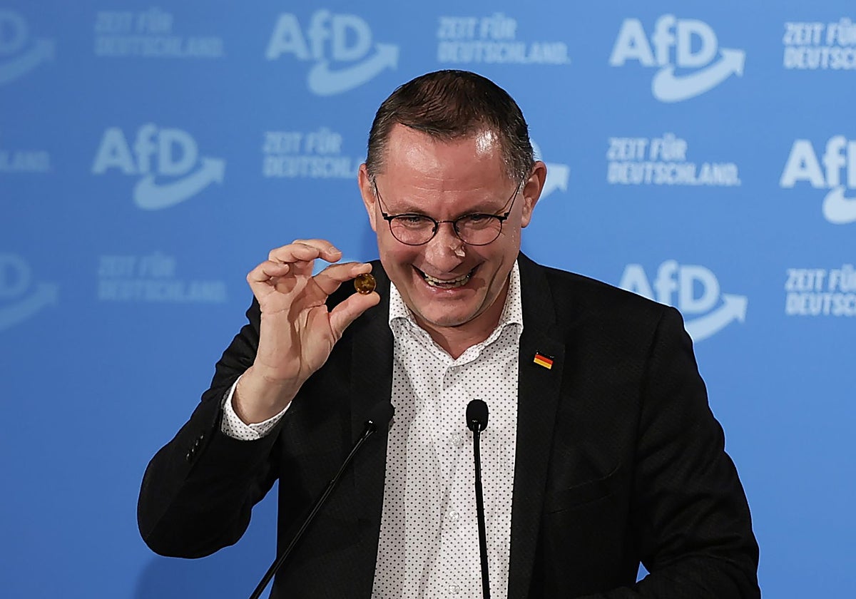 Tino Chrupalla , pronuncia un discurso durante un acto de campaña electoral en Heidenheim