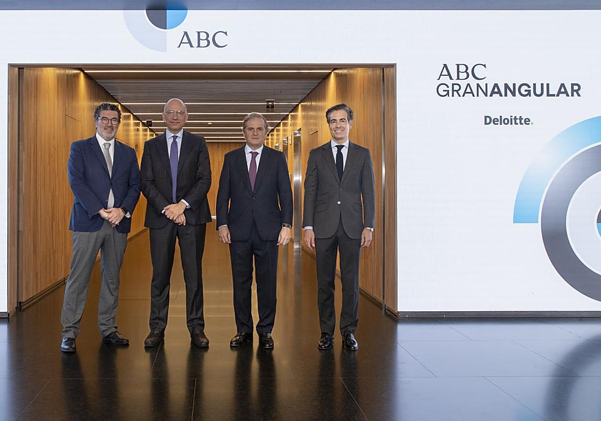 El director de ABC, Julián Quirós, el ex primer ministro italiano, Enrico Letta, el presidente de Vocento, Ignacio Ybarra y el socio responsable de UE Policy Centre de Deloitte, Pablo Zalba