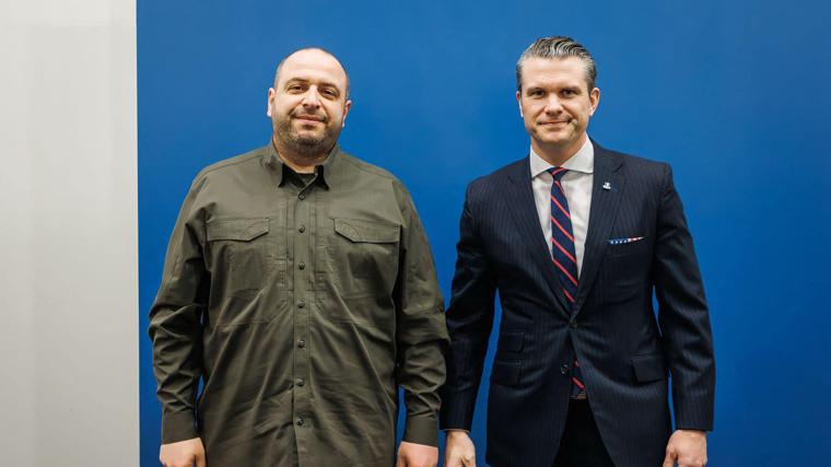 El minsitro de Defensa ucraniano, Boris Pistorius, y su homólogo estadounidense, Pete Hegseth