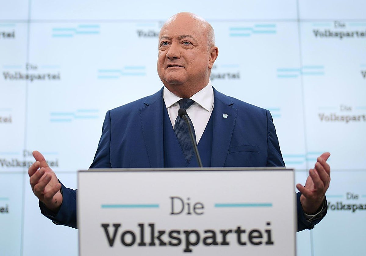 El líder del Partido Popular de Austria, Stocker, da una rueda de prensa tras el final de las negociaciones de coalición