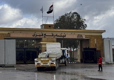 Israel asegura que el paso de Kerem Shalom está cerrado y niega la entrada hoy de camiones con material