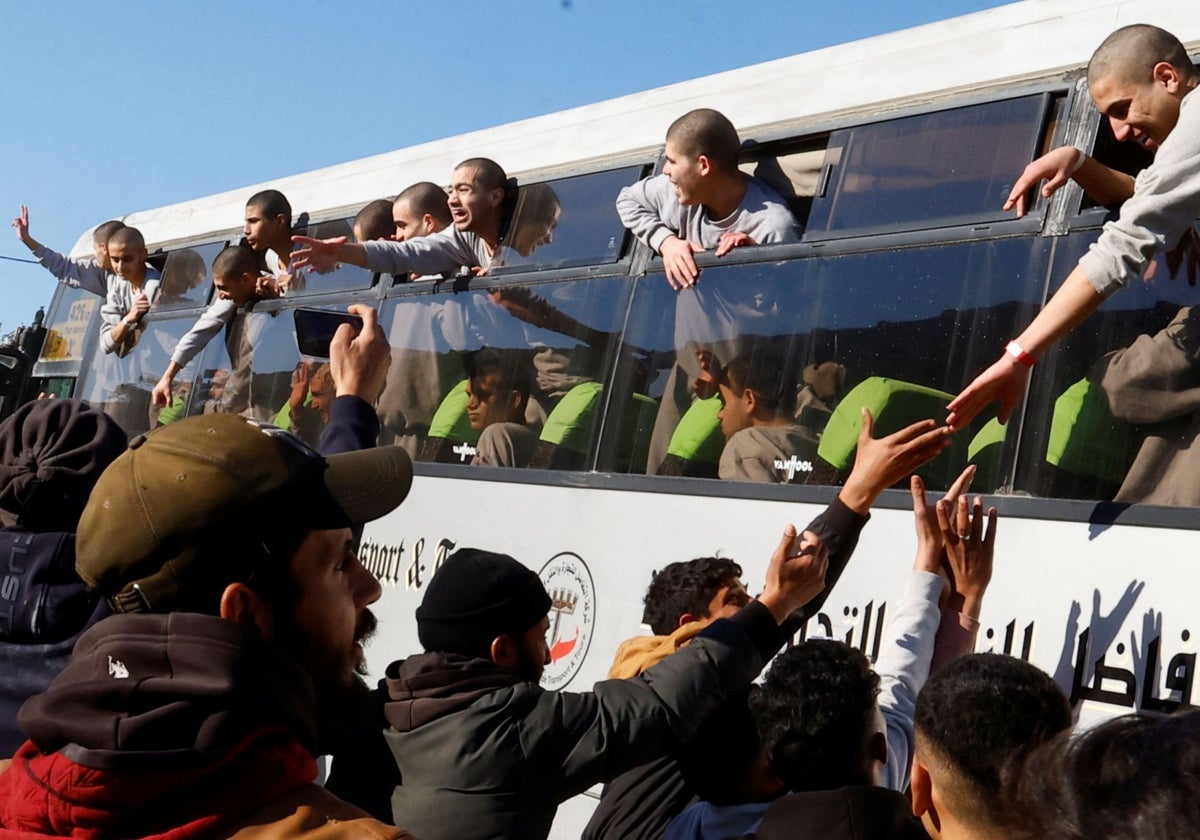 Presos palestinos son liberados y llegan a la Franja este jueves