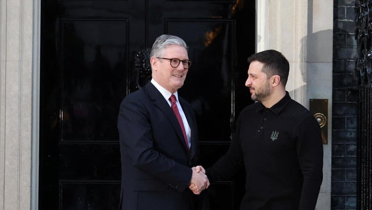 Reunión entre Zelenski y Starmer en Londres tras el encontronazo con Trump en la Casa Blanca: última hora hoy