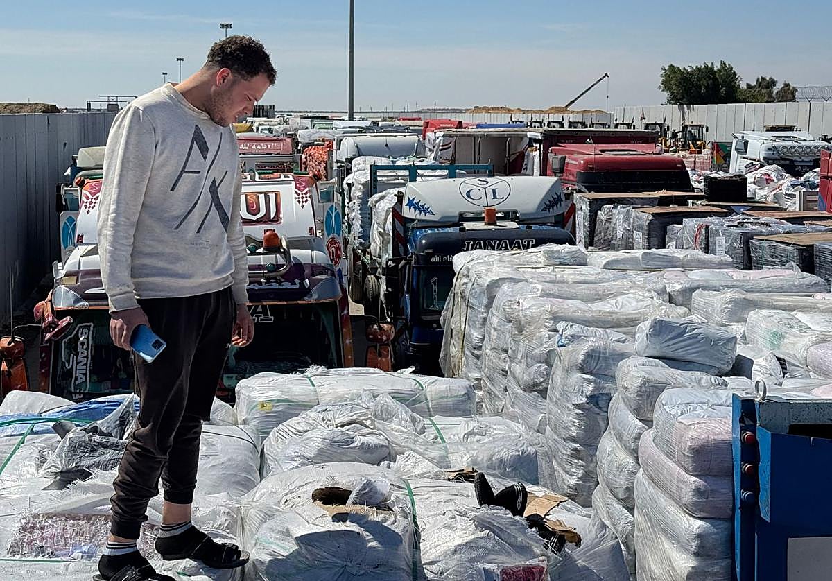 Camiones con ayuda humanitaria para Gaza bloqueados en el paso de Rafah