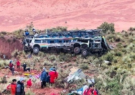 Al menos 31 muertos en nuevo accidente de carretera en Bolivia