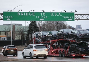 EE.UU. retrasa un mes los aranceles para Canadá y México a los gigantes de la automoción