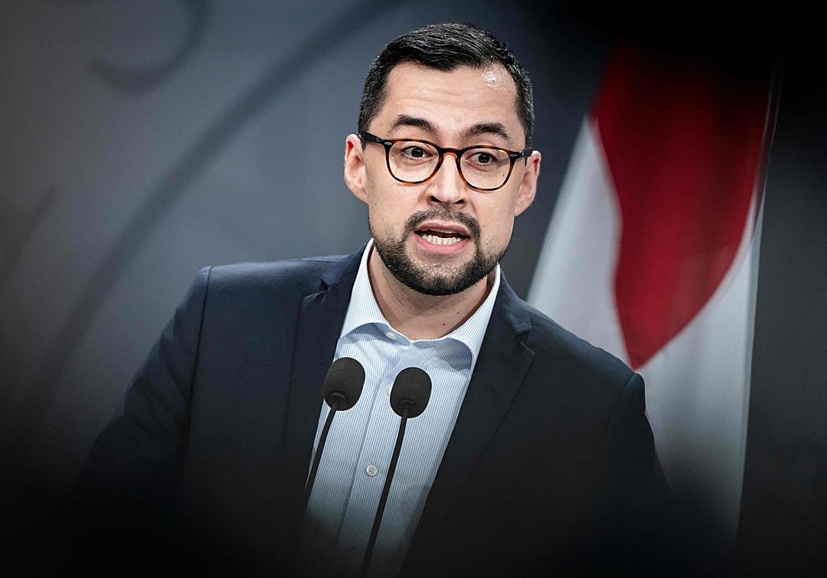 El primer ministro de Groenlandia, Mute Egede, durante un discurso.