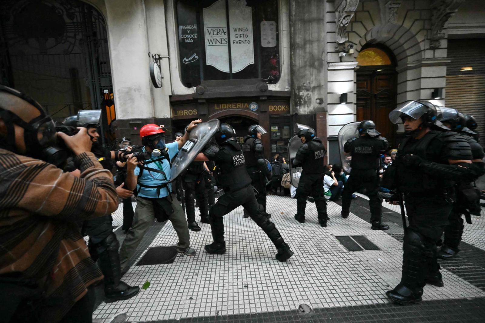 Graves incidentes en Argentina en una protesta de jubilados contra el Gobierno