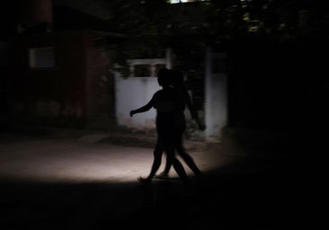 Cuba: a más de 48 horas de colapso energético continúan los cortes de electricidad