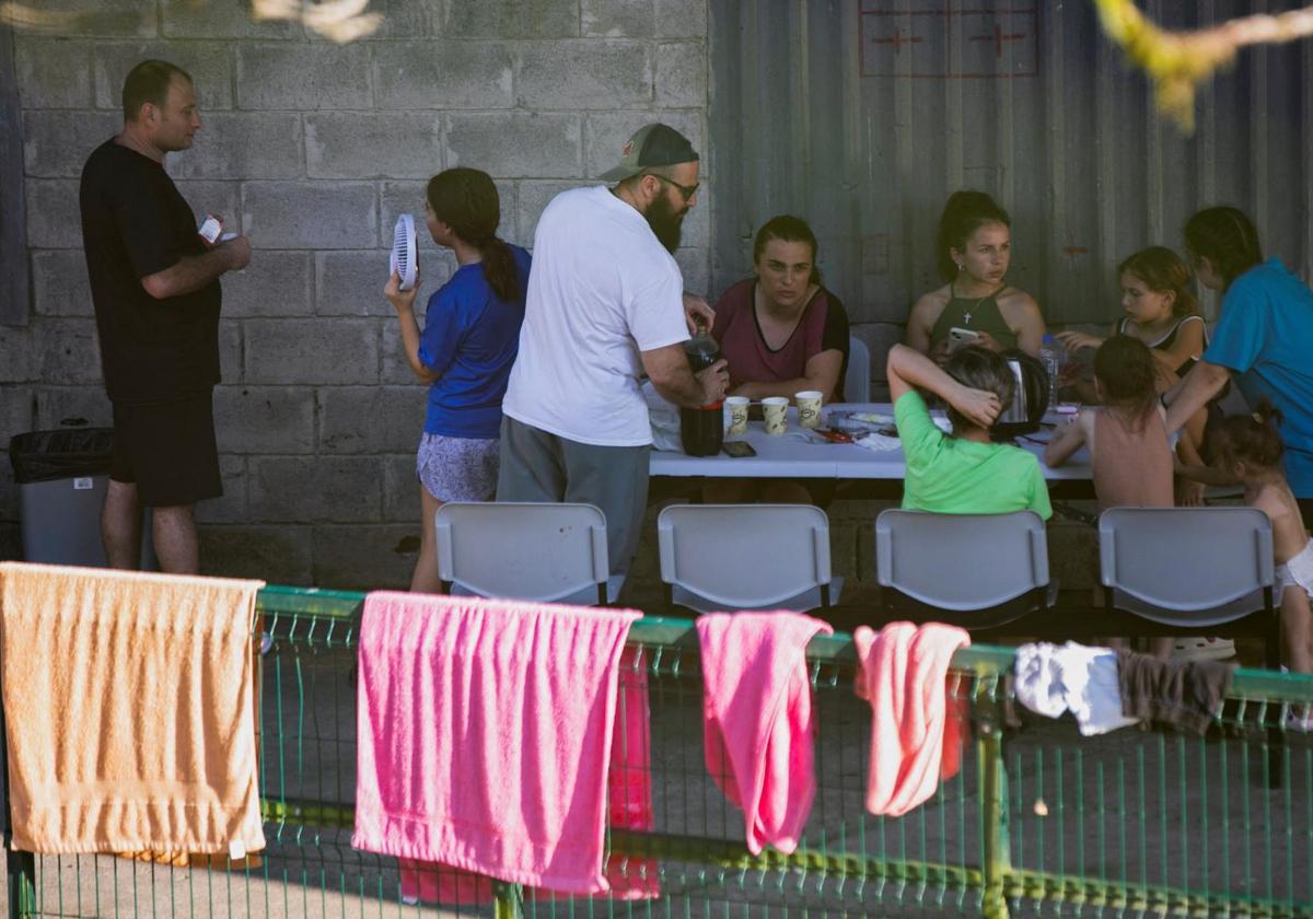 Inmigrantes deportados por Estados Unidos llegan al Centro de Atención Temporal al Migrante en Puntaarenas, Costa Rica