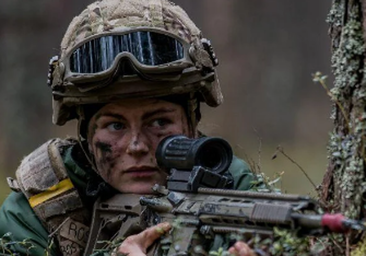 Dinamarca activa el servicio militar obligatorio para mujeres: estos son los países que también lo aplican