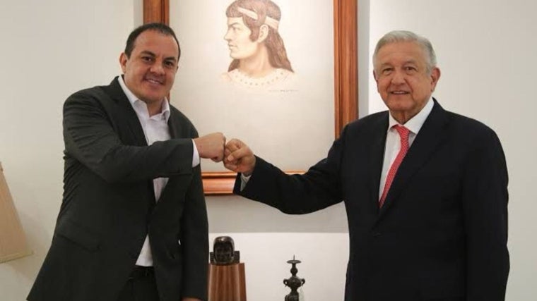 El exfutbolista con López Obrador, en una imagen colgada en redes sociales