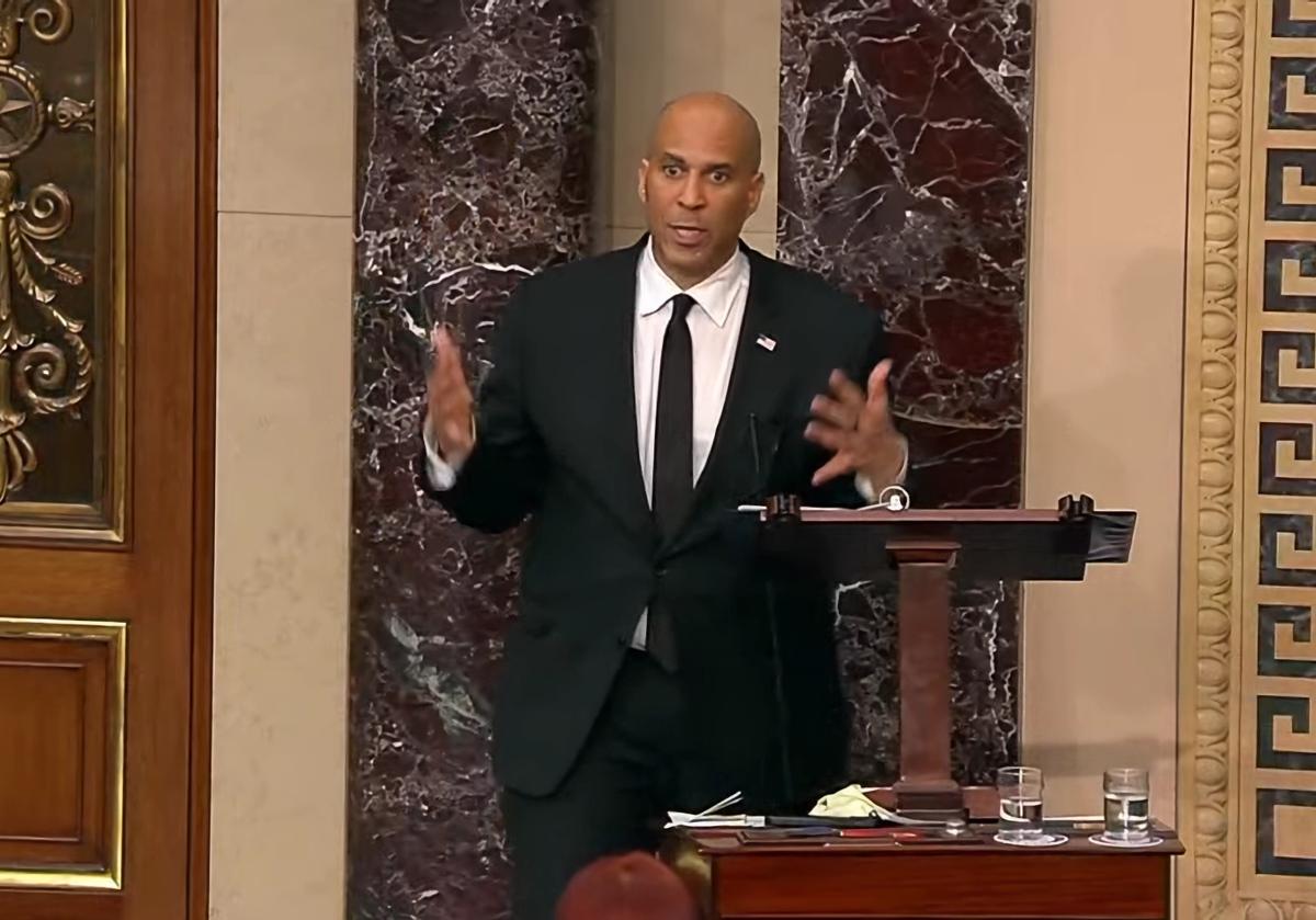 Corey Booker, durante su intervención en el Senado de EE.UU. de más de 24 horas