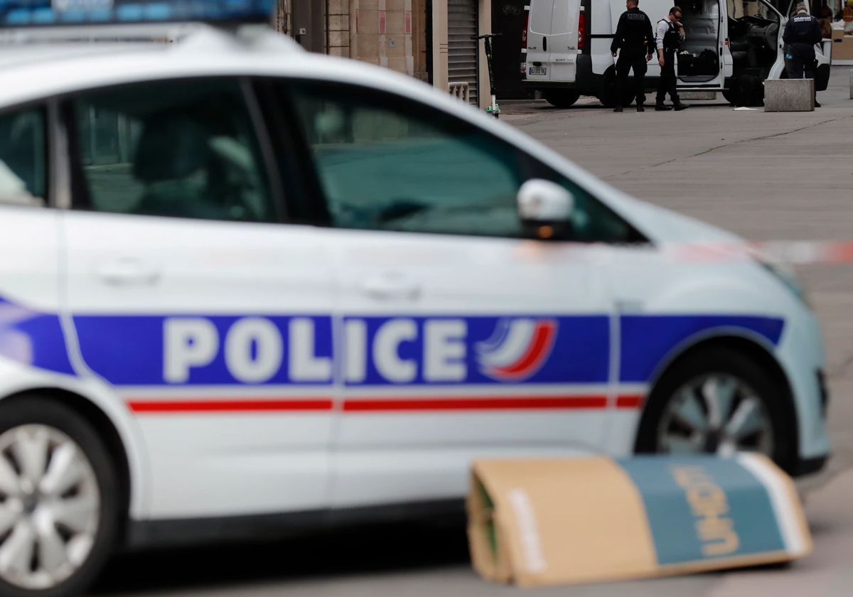 Detienen en Francia a tres jóvenes vinculados a Daesh que planeaban un atentado masivo para «ahogar en sangre a los infieles»