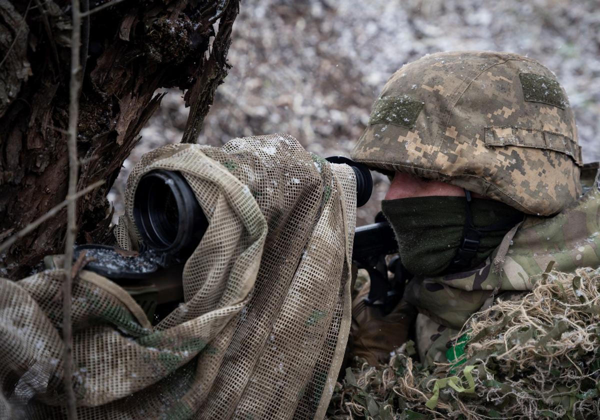 Snijok apunta con un fusil UAR-10 en durante una práctica de tiro