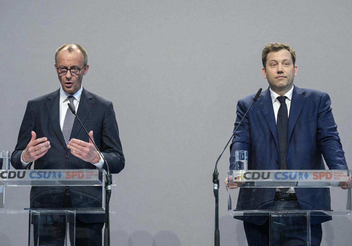 El futuro canciller, Friedrich Merz, y el colíder del SPD, Lars Klingbeil, durante la presentación del pacto
