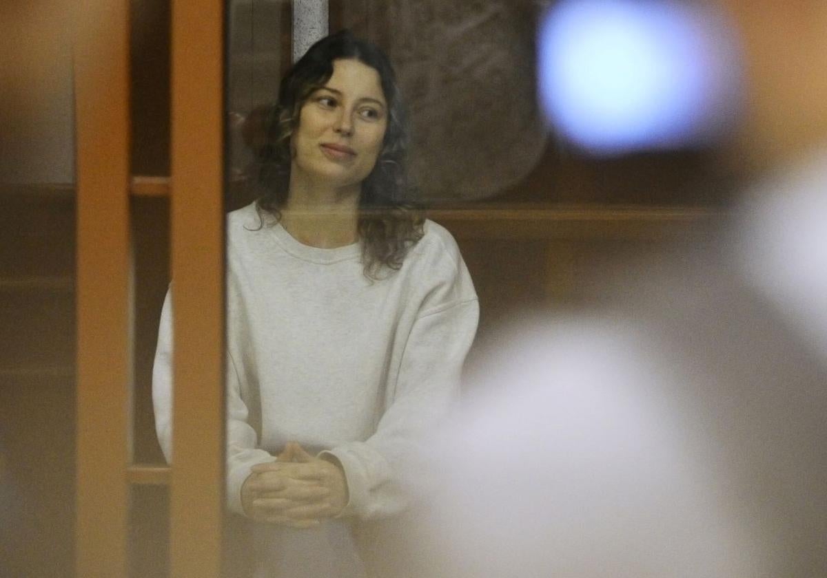 La bailarina ruso-estadounidense, Ksenia Karelina, acusada de traición, el día de su juicio en Rusia