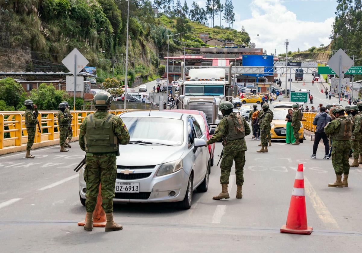 Noboa decreta el estado de excepción en siete provincias y en Quito en la víspera de las elecciones