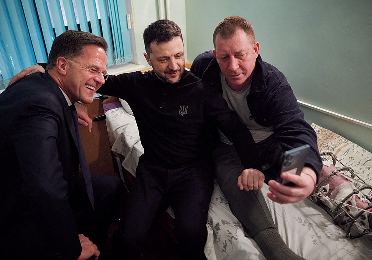 Rutte y Zelenski, en Odesa visitando heridos.