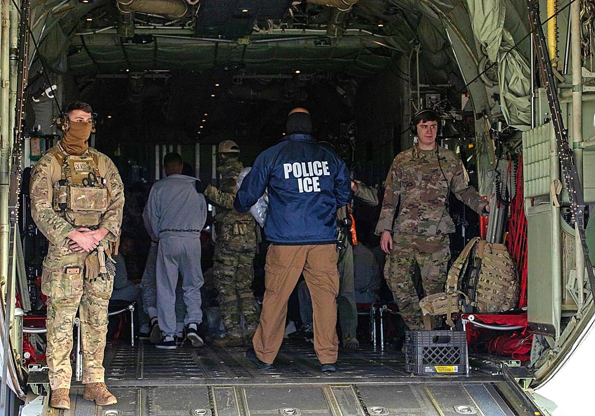 Uno de los vuelos con deportados