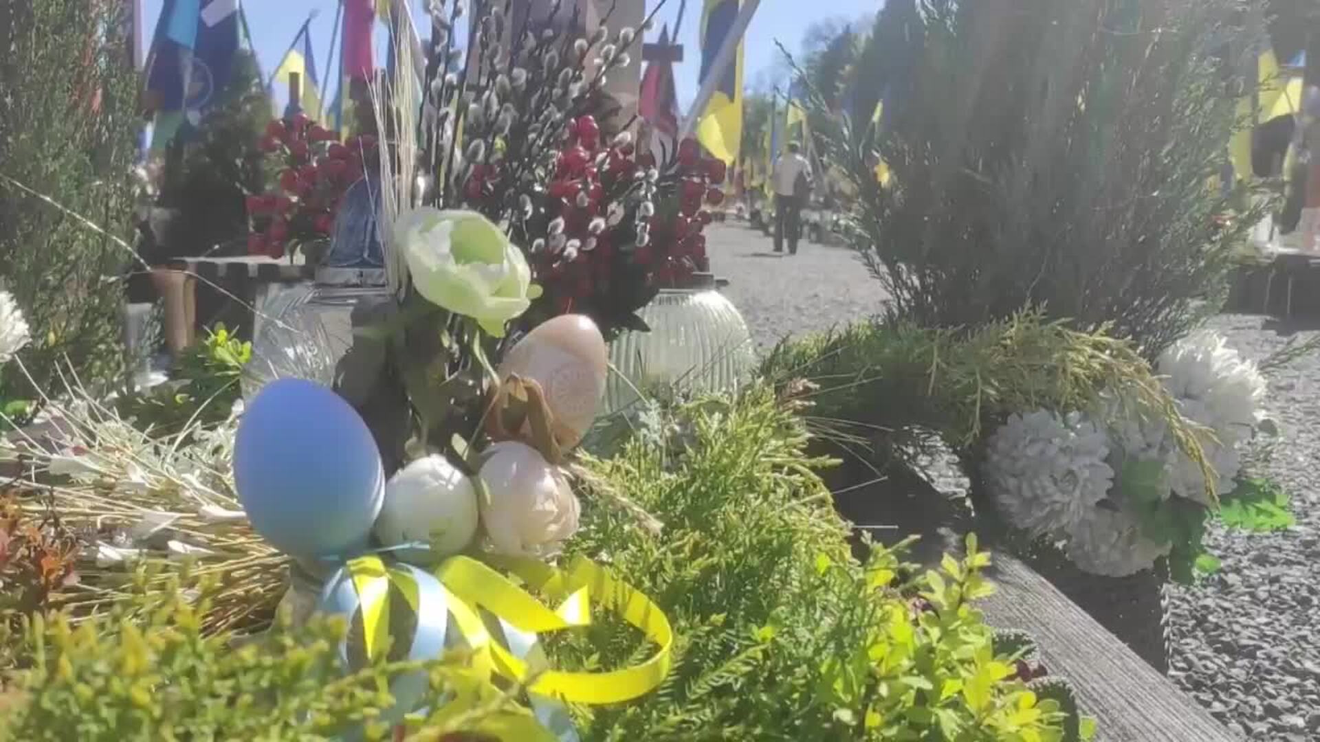 La Pascua ucraniana trascurre entre combates y desconfianza en la tregua de Putin