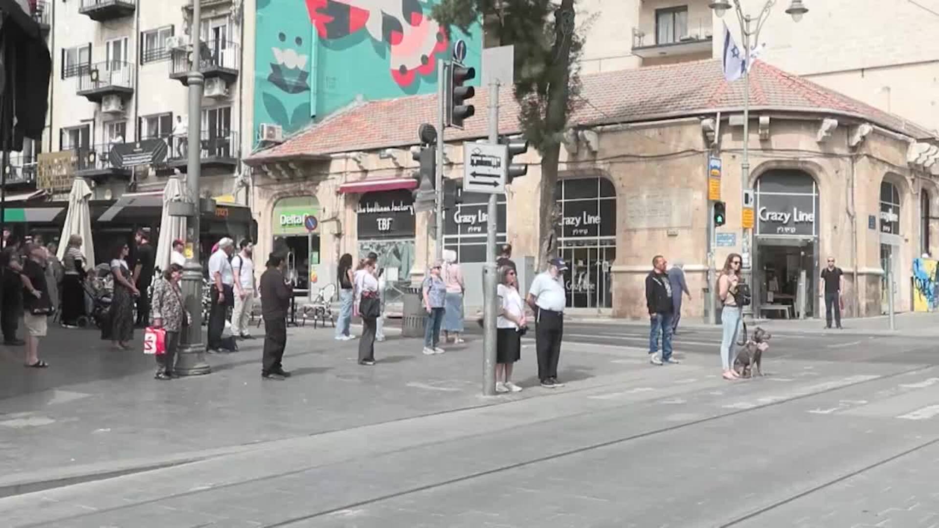 Jerusalén conmemora el Día del Holocausto y para durante dos minutos
