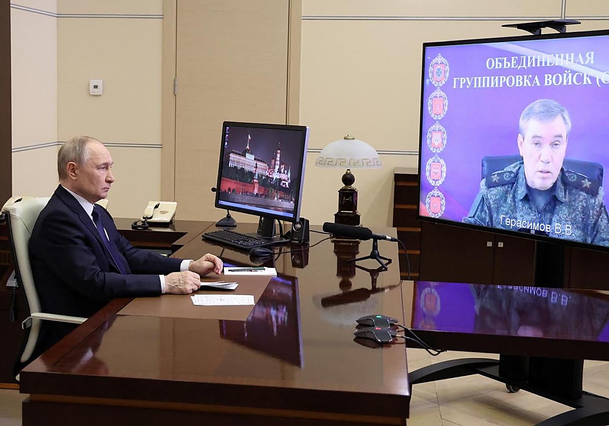 El presidente ruso recibe un reporte de guerra sobre los avances rusos en Kursk