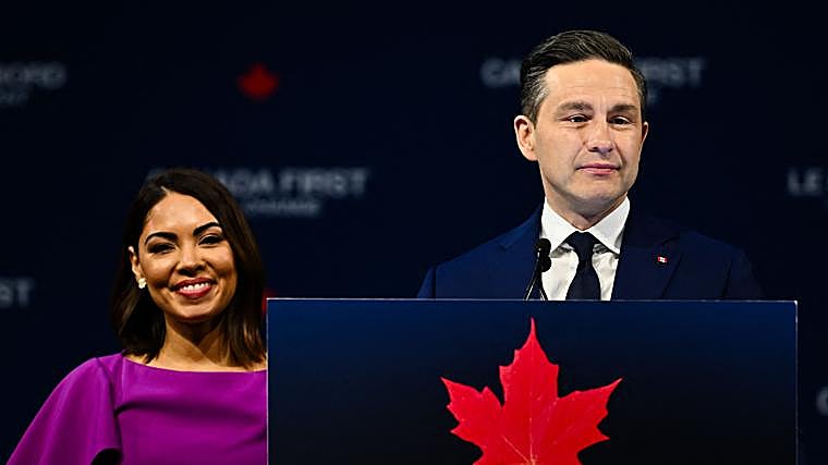 El líder del Partido Conservador, Pierre Poilievre junto a su mujer, Anaida, tras la derrota electoral