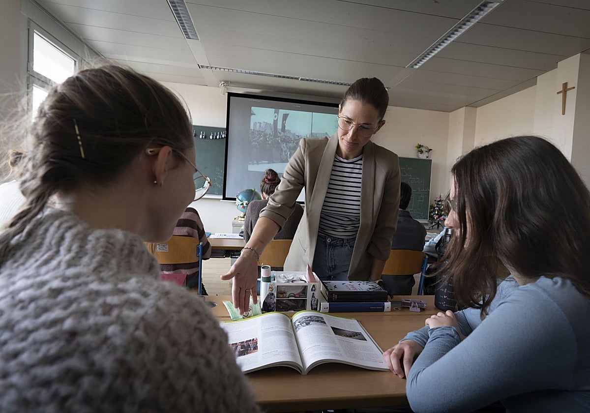 ABC accede a una clase de Historia de alumnos de Braunau en el instituto público Gymnasium