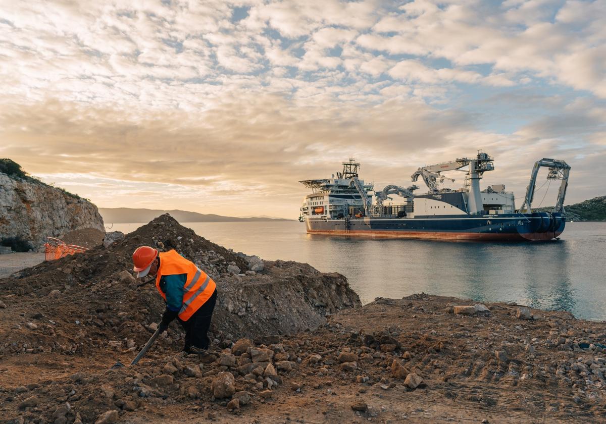 El Gran Interconector Marítimo (GIM) es uno de los proyectos de transmisión submarina de energía más importantes del mundo, con un presupuesto total estimado de 1,9 billones de euros
