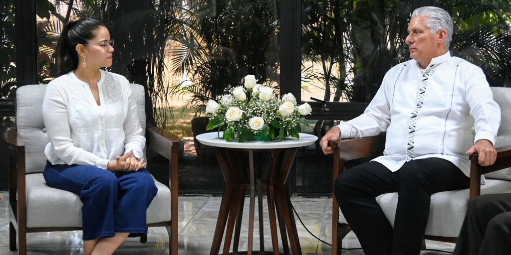 El partido oficialista Morena desafía a la presidenta de México y estrecha lazos con Cuba