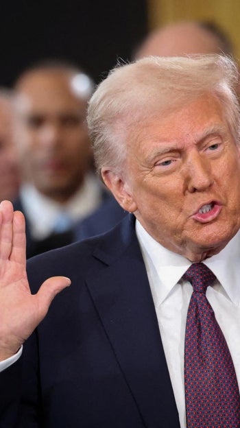 ¿Por qué Trump no sabe si debe acatar la Constitución de EE.UU.?