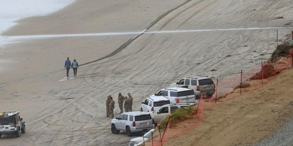 Tres muertos y siete desaparecidos al volcar un barco en California