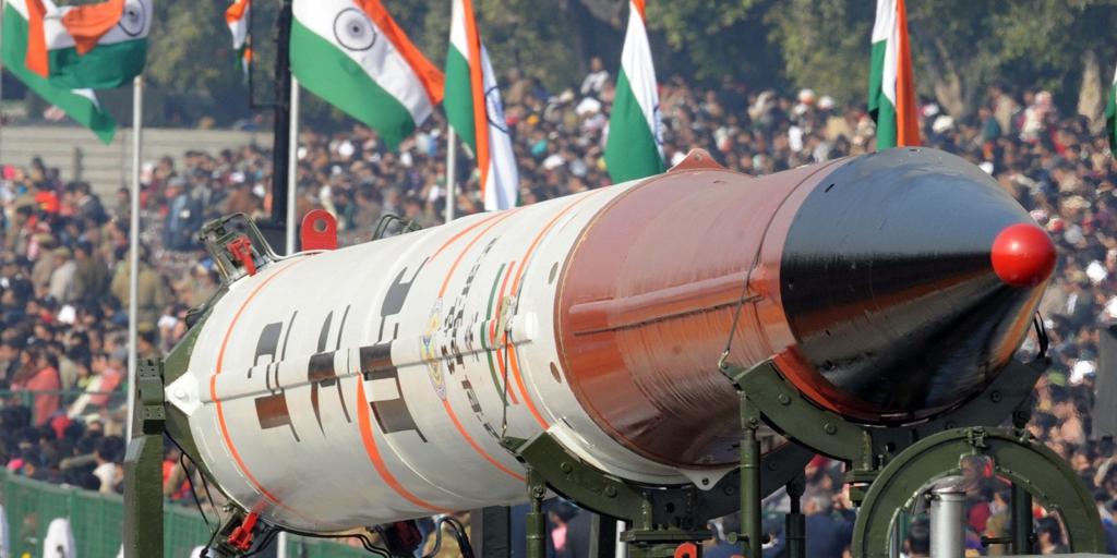 Pakistán, militarizado por China, y la India reduciendo su dependencia de Rusia: el juego de alianzas en Cachemira