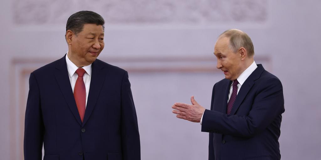 Xi Jinping visita a Putin y le promete ayuda contra el «acoso hegemónico» para crear un nuevo orden global