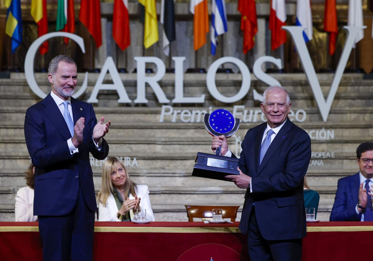 Josep Borrell recibe el Premio Europeo Carlos V