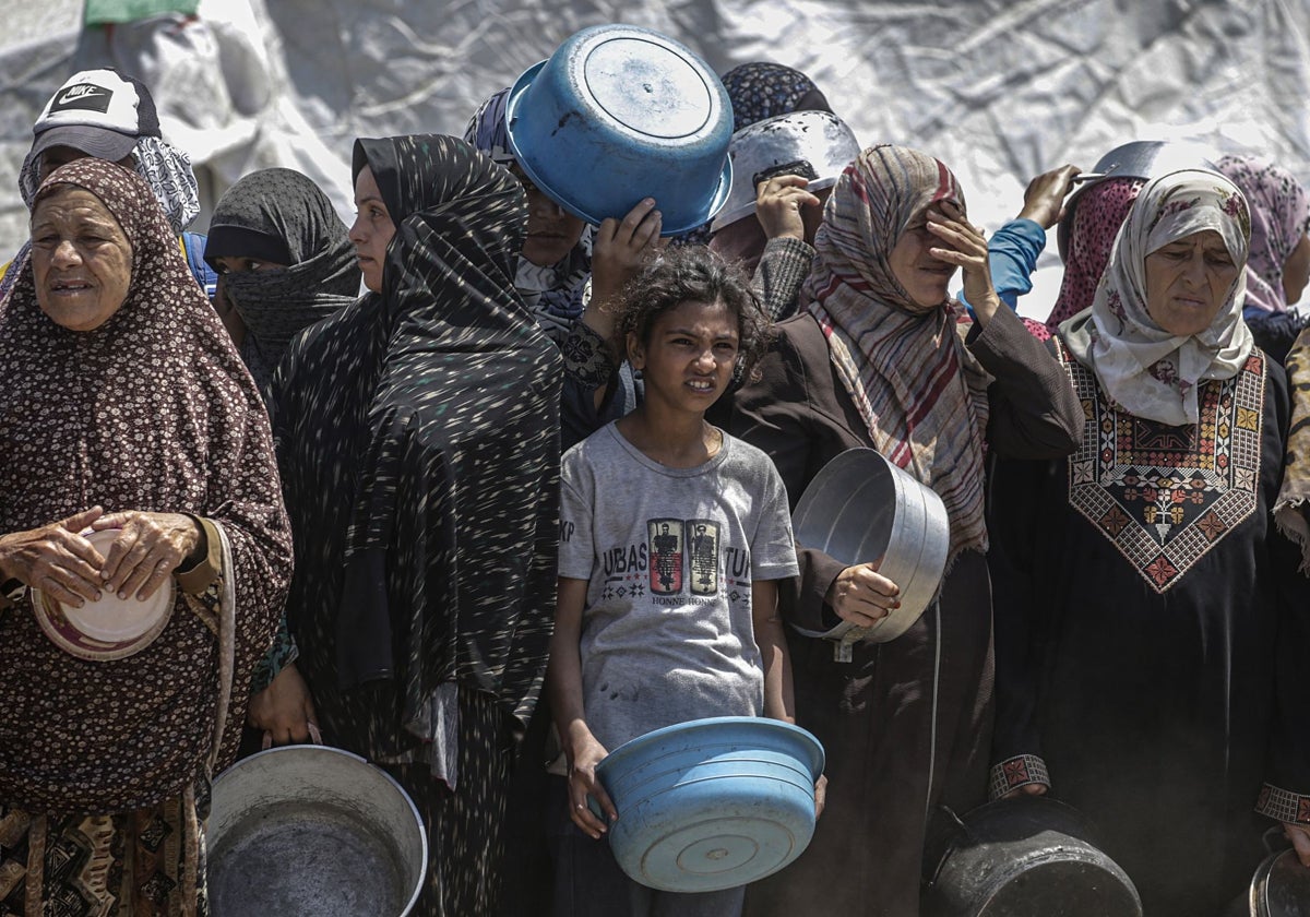 Palestinos desplazados en el campo de Jabalia