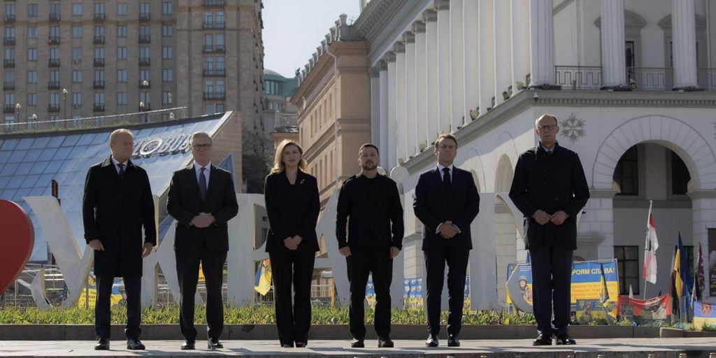 Merz, Macron, Starmer y Tusk llegan a Kiev para presionar a Putin para aceptar un alto el fuego de 30 días en la guerra de Ucrania