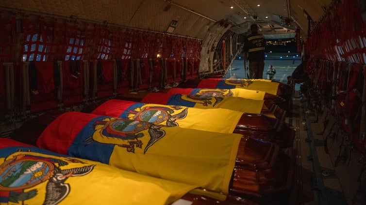 Ecuador rinde homenaje a once soldados asesinados en una emboscada en la Amazonía