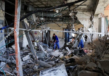 Israel bombardea un hospital en Gaza y Hamás denuncia la muerte de un periodista que estaba ingresado allí