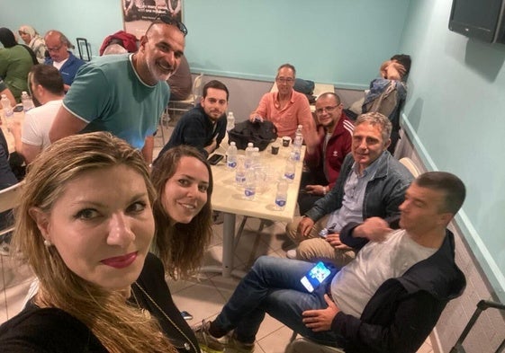 Nueve españoles retenidos en el sótano de un hotel en Trípoli: «Es horrible, las milicias están a tiro limpio justo enfrente»