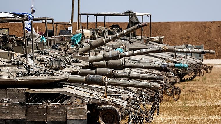 Israel despliega tanques en la frontera con la Franja, tras el anuncio de Netanyahu de que el Ejército irá «con toda nuestra fuerza» en Gaza