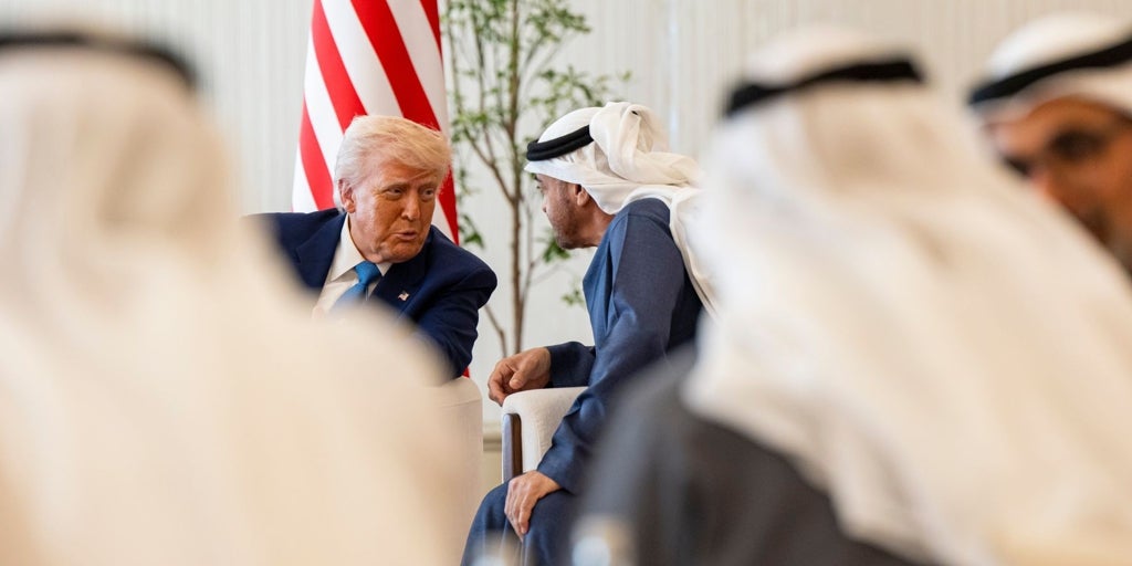 Trump sella alianzas millonarias en Oriente Próximo y expande allí el imperio familiar