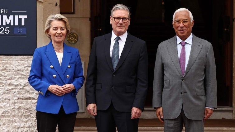 La UE y Reino Unido sellan el primer acuerdo post-Brexit centrado en defensa y pesca