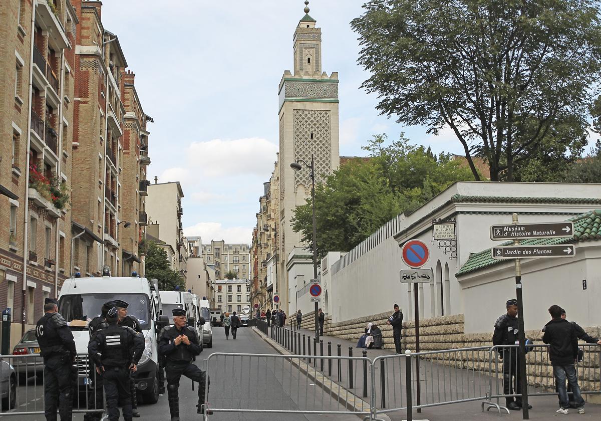 La Policía francesa establece controles alrededor de la Gran Mezquita de París