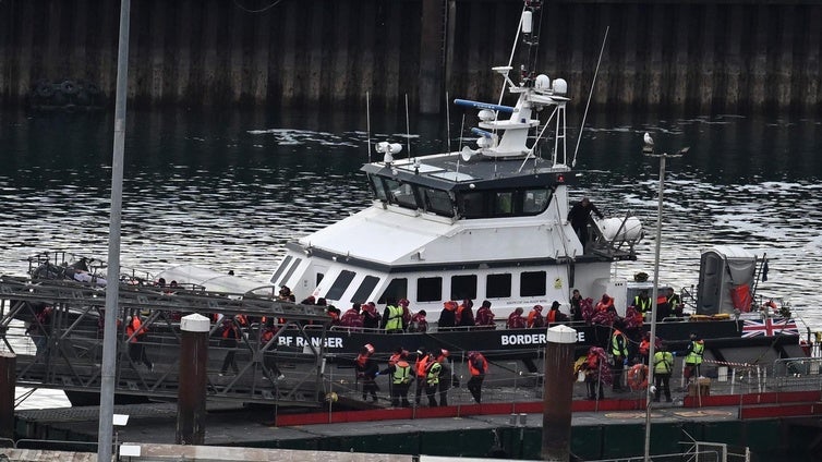 La migración neta en el Reino Unido se reduce a la mitad en un año marcado por el endurecimiento normativo del Gobierno