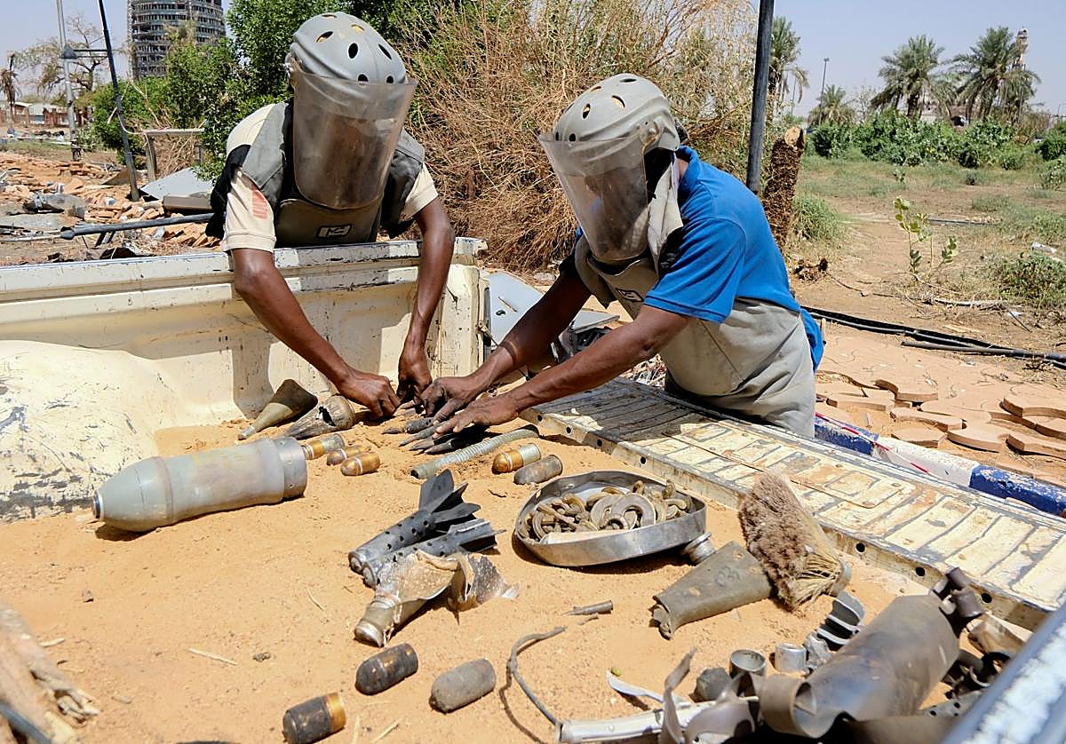 Miembros de Centro Nacional de Acción contra Minas.