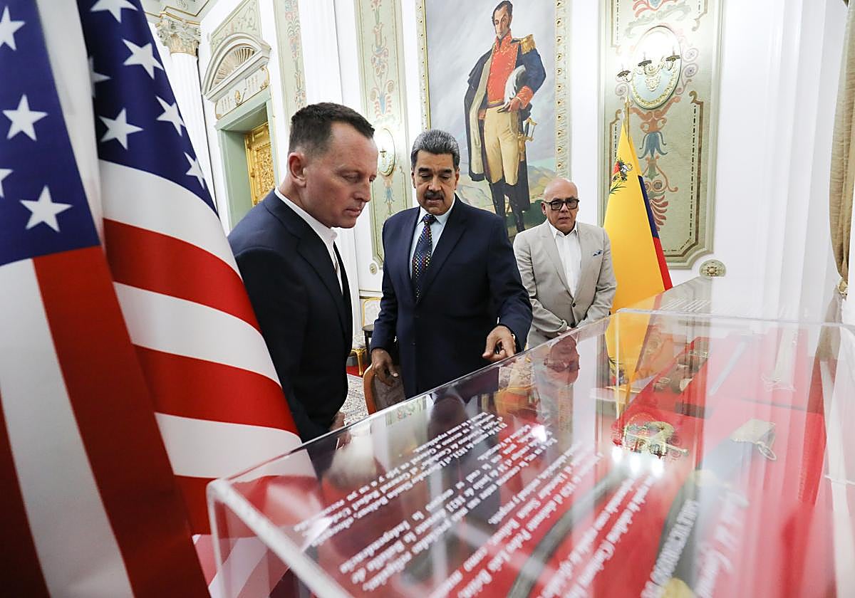El enviado especial de Trump, Richard Grenell, junto a Nicolás Maduro, en Caracas