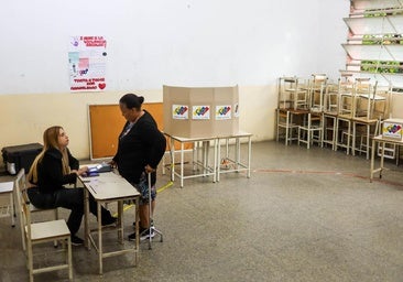Los venezolanos dejan vacíos los centros de votación en la farsa electoral de Maduro