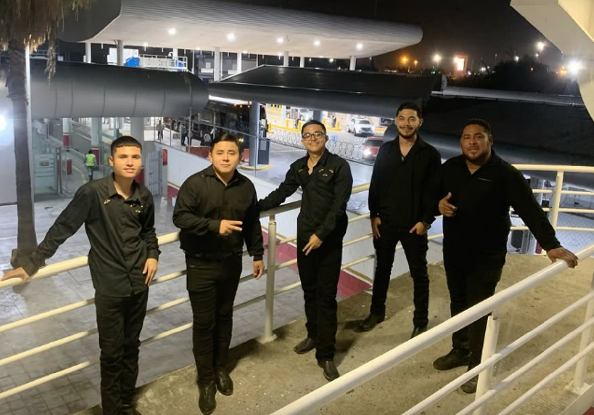 Los integrantes del grupo Fugitivo posan para Instagram